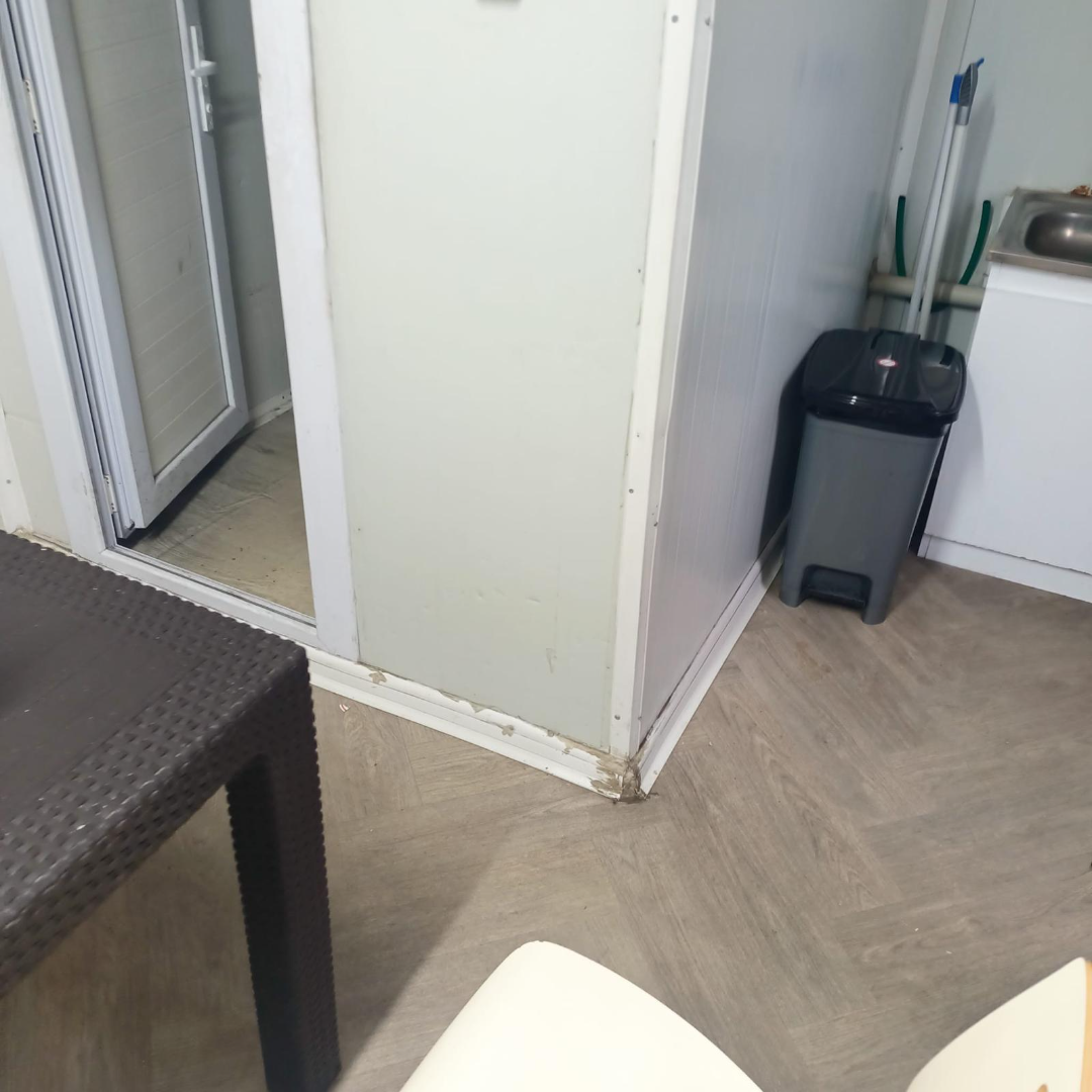 Gebze – Konteyner Bölme Sökümü ve Mineflo Zemin Uygulaması